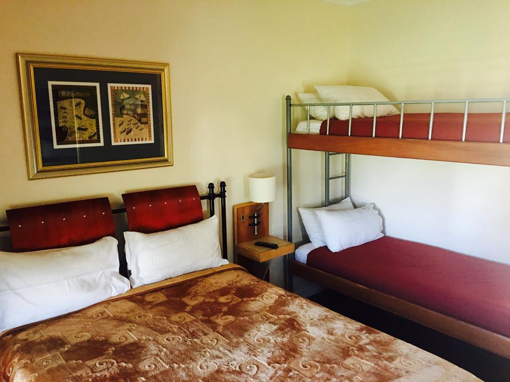 Travel Inn Крунстад Екстер'єр фото